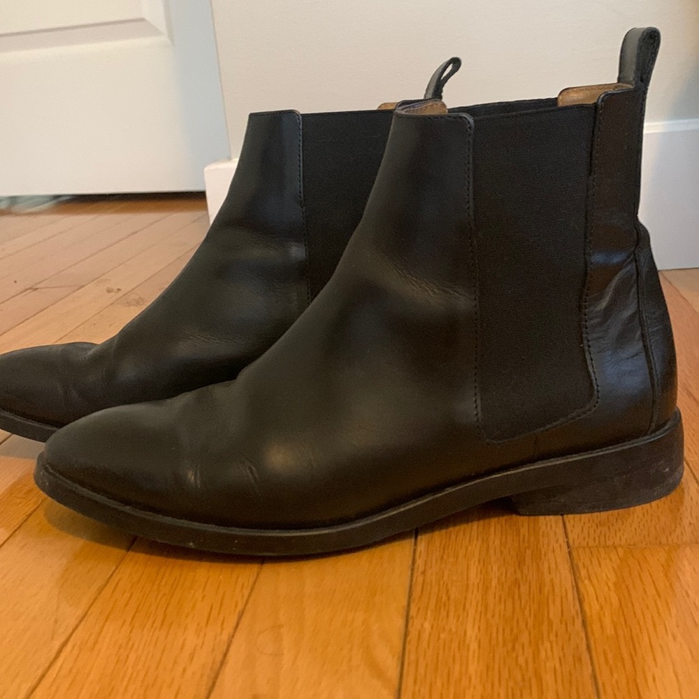 Everlane “The Modern Chelsea Boot” - Black Leather